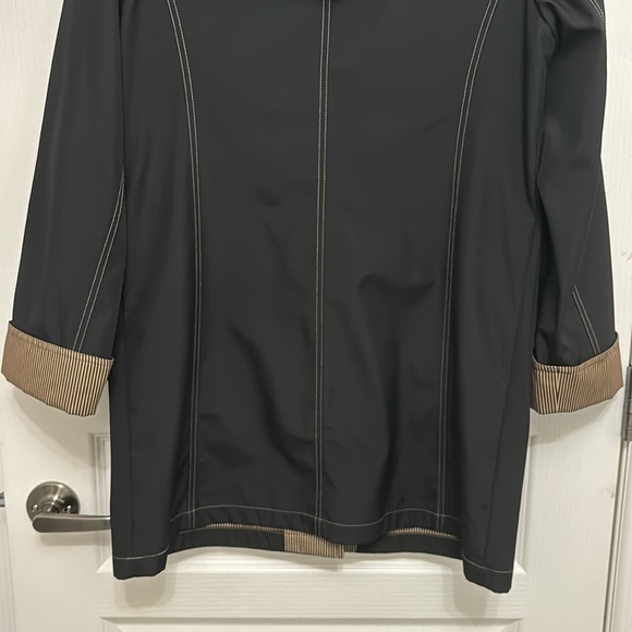 Women’s Rain Jacket - Picture 6 of 9